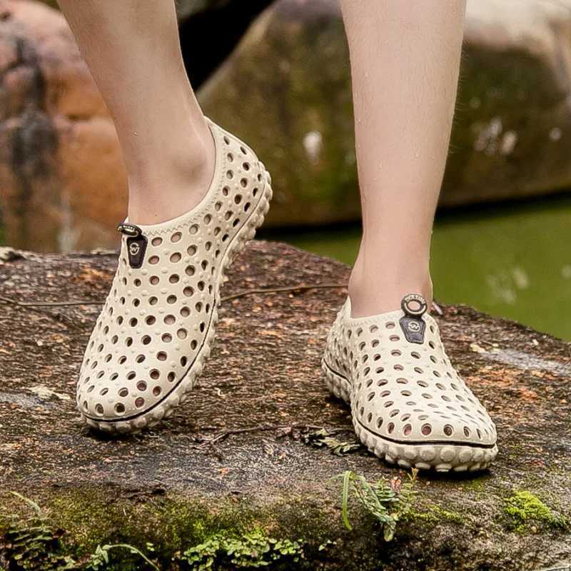 New Arrival Unisex Fashion Beach Sandals Men Anti Slip Thick Sole Slippers Lightweight Summer Flip Flops Garden Water Shoes Man Women T250220