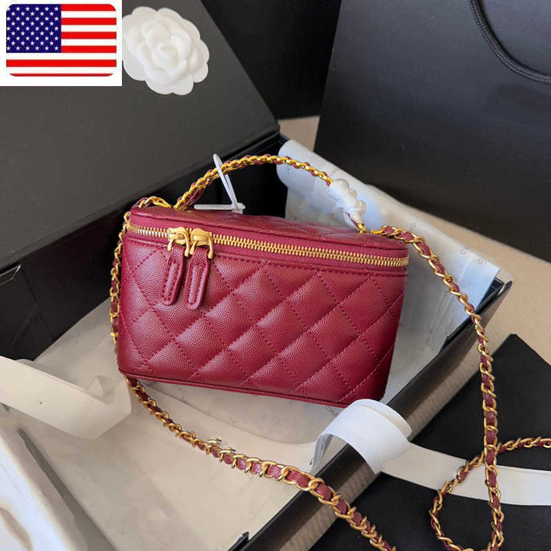 Designer Bag Luxury Cosmetic Bags Cases Womens Zipper Top Metal Hollow Out Letter Handle Tote Suitcase Trunk Box Bags with Mirror Card Holder Gold Hardwre Matelasse C