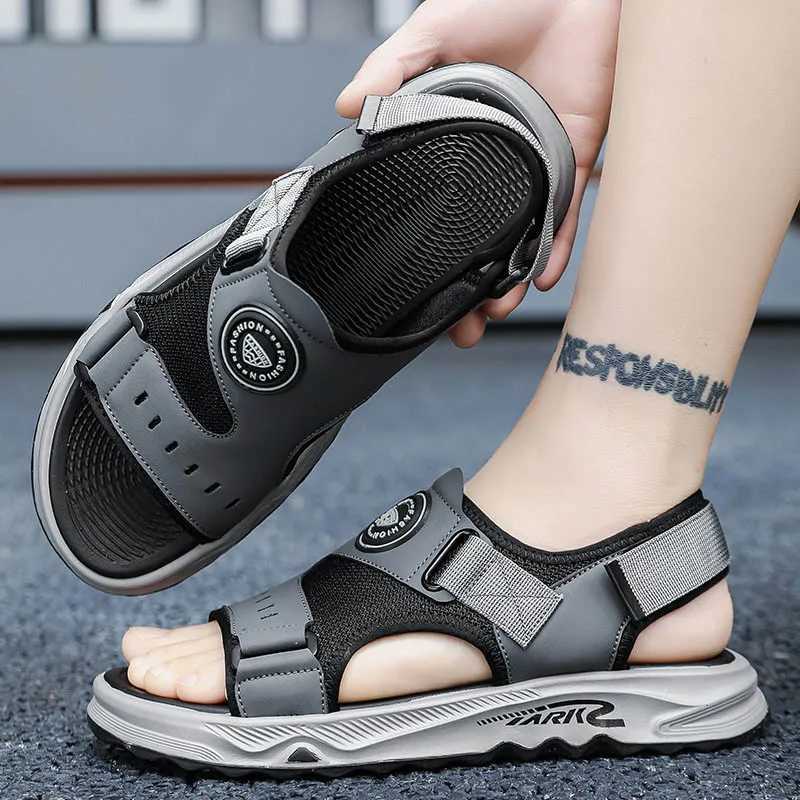 New Arrival Mens casual sandals summer outdoor soft soled breathable beach shoes fashionable student sports shoes anti slip walking sandals T250220
