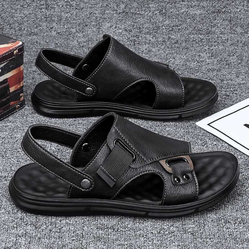 New Arrival Sandals men casual wear dad dual-use slippers men middle-aged beach shoes T250220