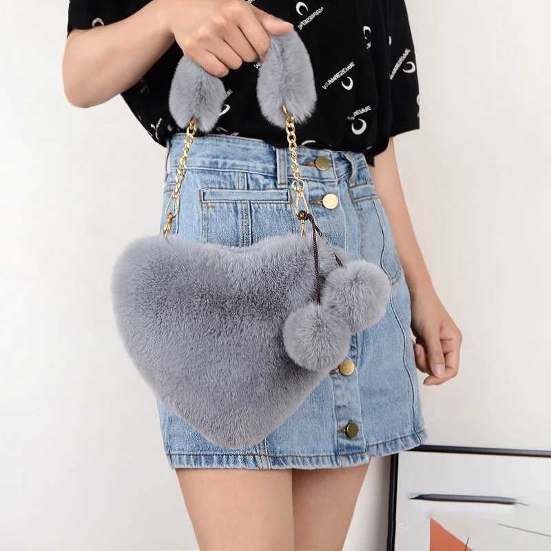 Faux Fur Heart-shaped Women Small Handbags Fluffy Plush Ladies Chain Shoulder Bag FAshion Female Furry Daily CluTCh Purse Z250220