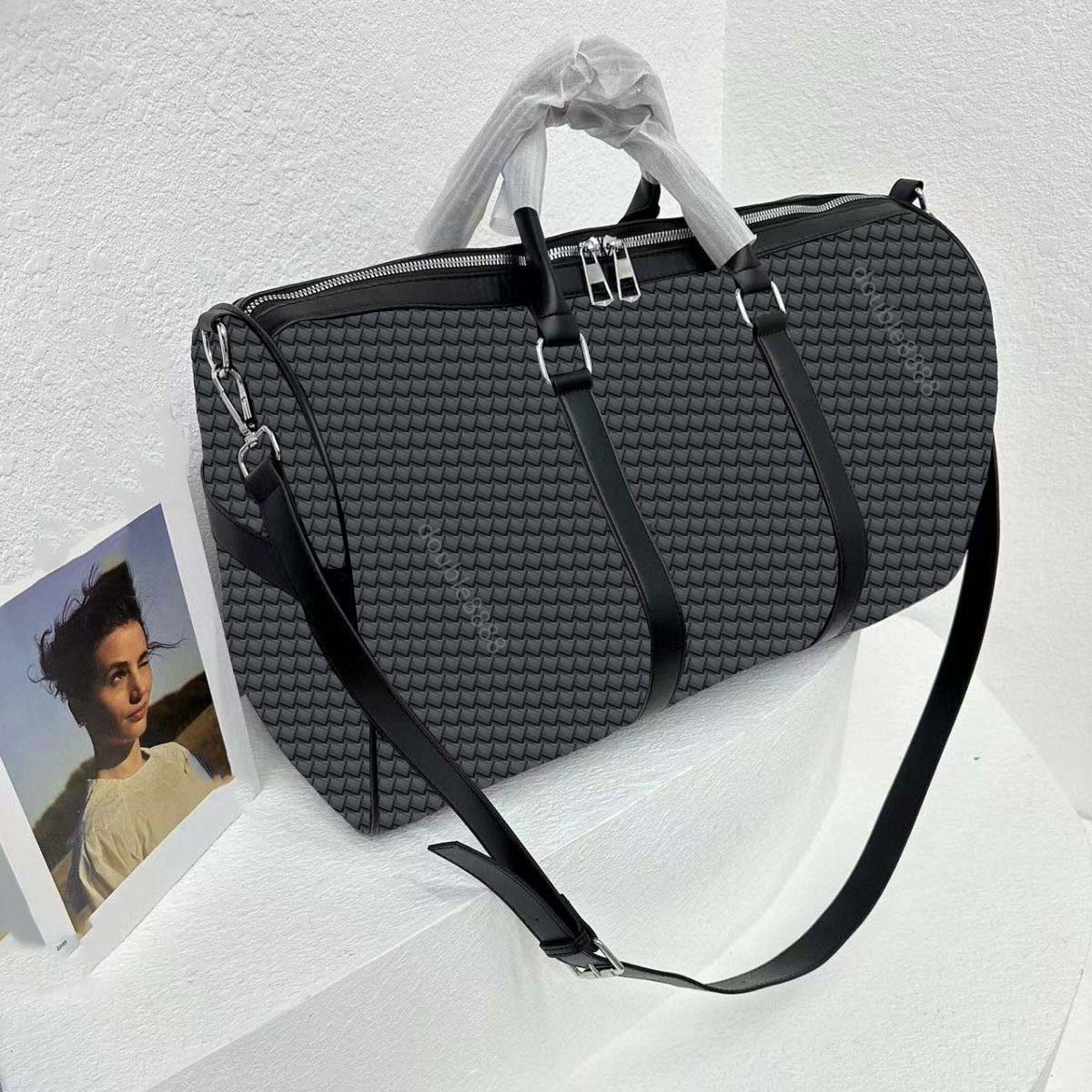 Duffle Bags Large Travel Bag Pillow Luxury Designer Luggage Handbag Leather Capacity Women Men Sport Shoulder Crossbody travelingbag messenger bag