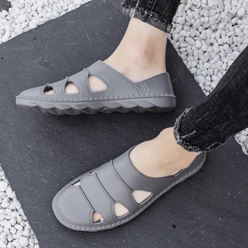 New Arrival Oversized mens sandals summer hollow out beach shoes trendy fashionable non slip lightweight casual sandals outdoor work shoes T250220