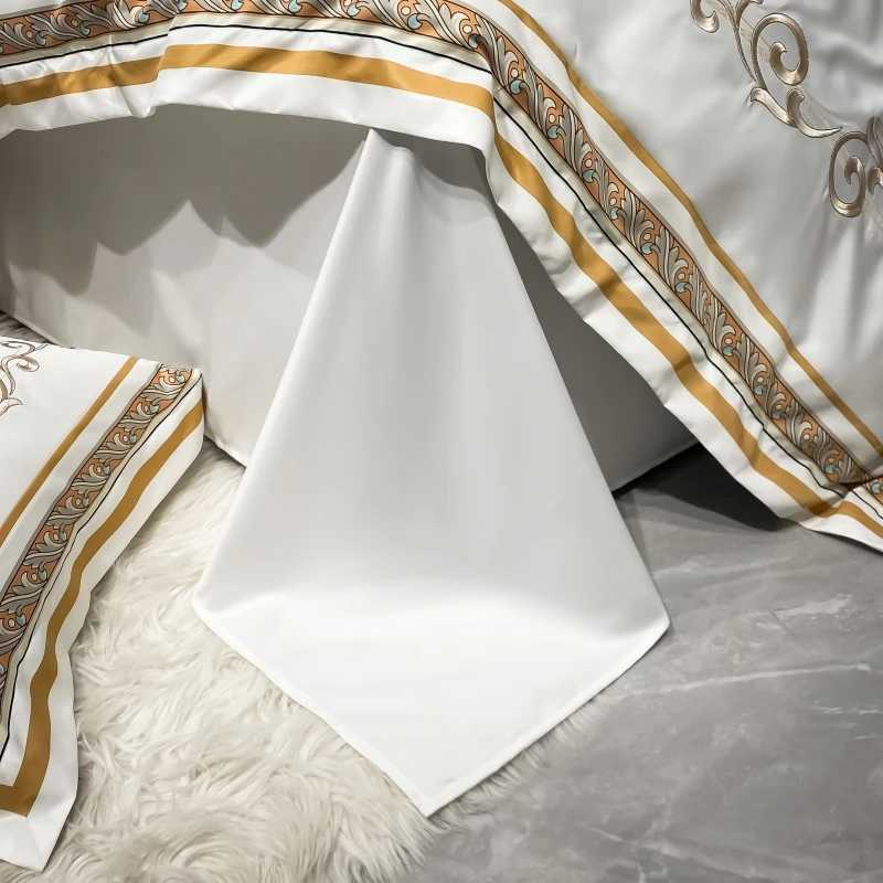 European Style Gold Edge Embroidered Bedding Set Luxury White Satin Cotton Duvet Cover Bed Sheets Pillowcases King Queen SizeXJ250220