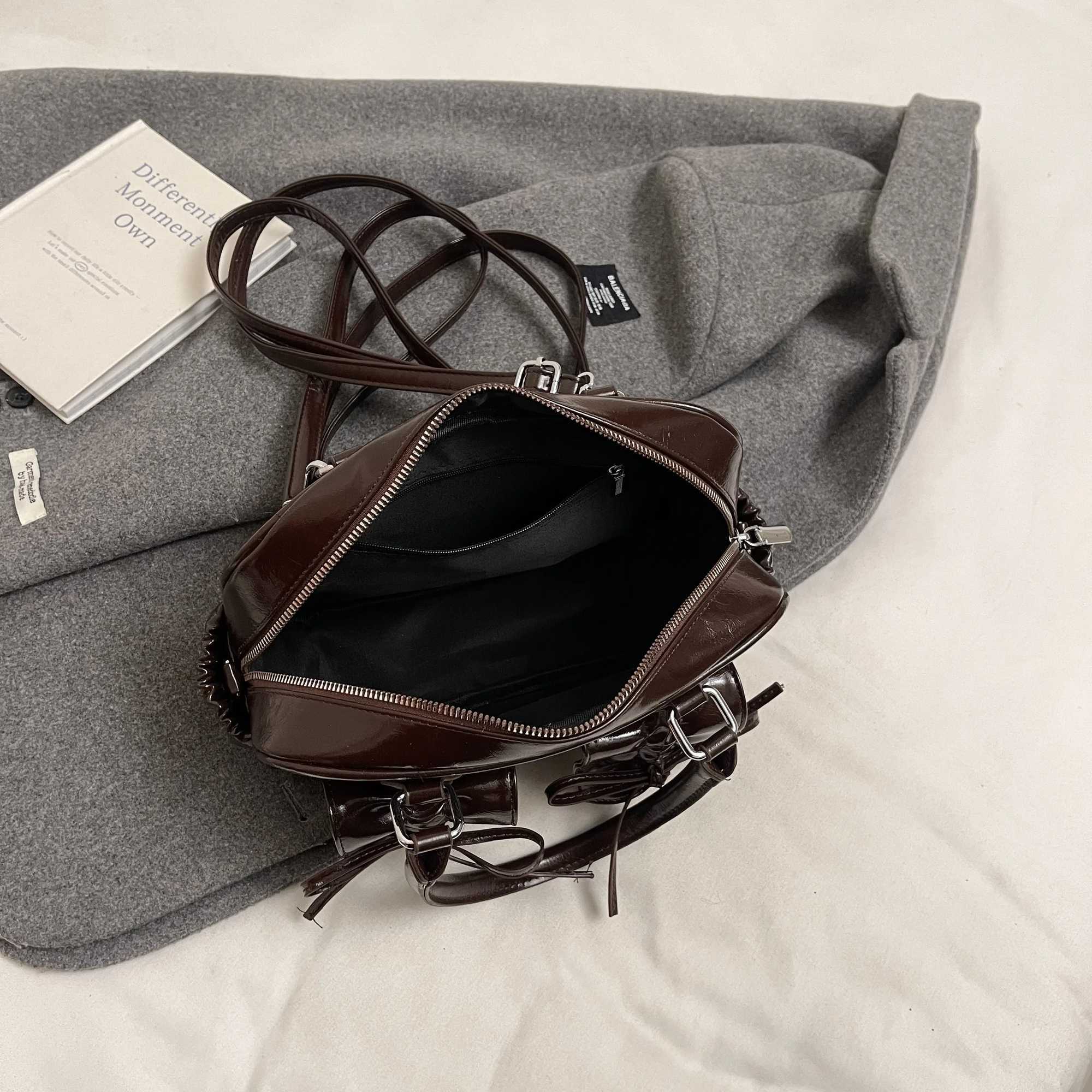 Fashion drstring bow hand-held small bag for women 2024 new Korean version versatile backpack commuting Boston bag Y250220