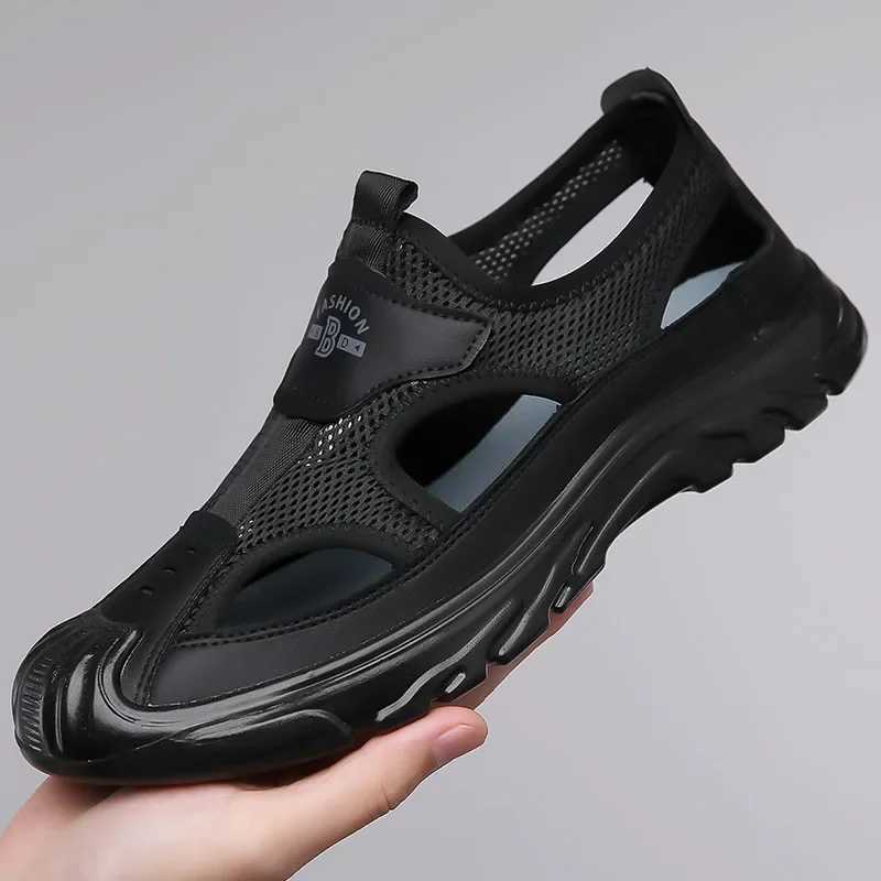 New Arrival Breathable Sandals Men Shoes Mesh Outdoor Men Hollow Sandals Antiskid Beach Sandals Flats Footwear Shoes Men T250220