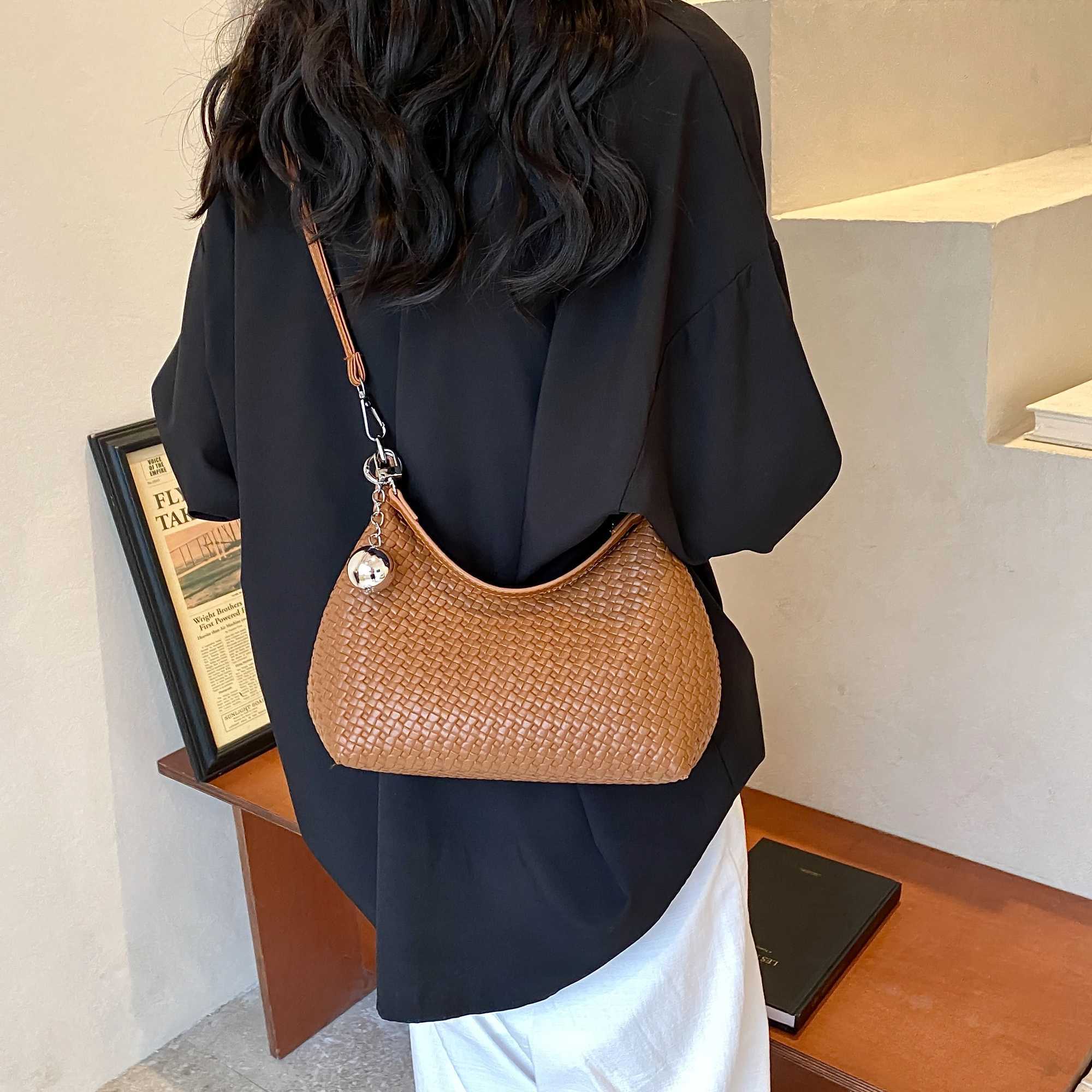 Womens lightweight soft leather woven arm bag new Versatile handheld garbage bag for autumn 2024 high-end horizontal bag Y250319
