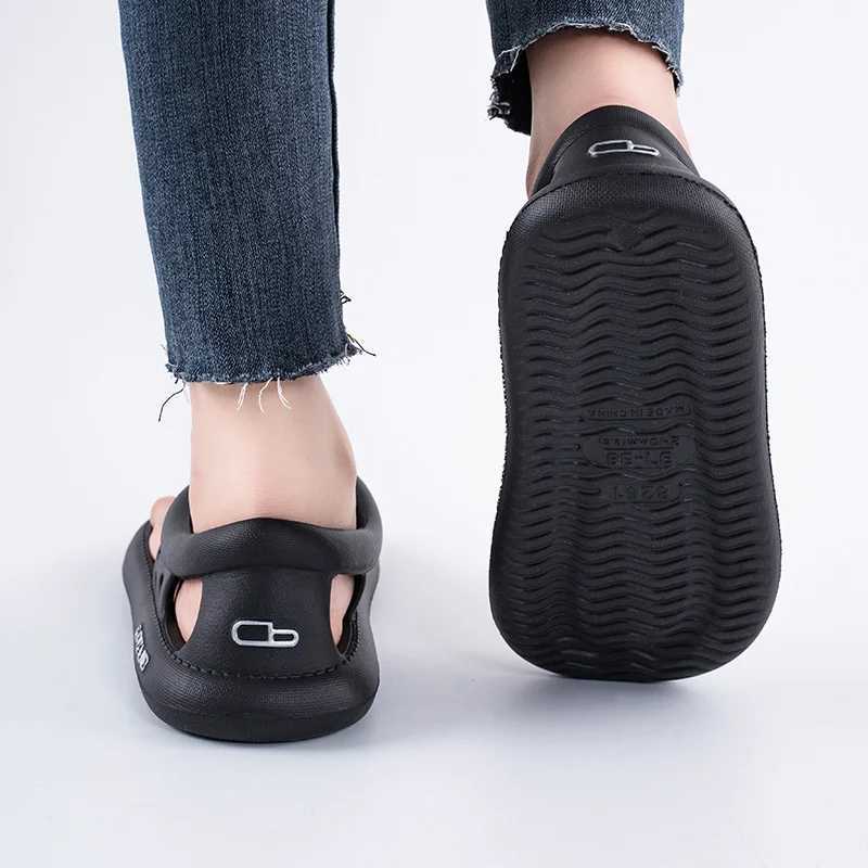 New Arrival Mens Non-slip Flip Flops Hollow Out Slippers Thick Platform Women Shoes Summer Outdoor House Couples Bathroom Soft Slippers Flats T250220
