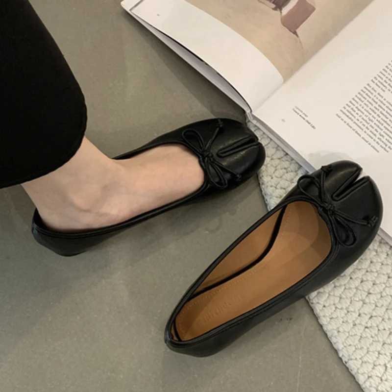 Brand new womens apartment soft ballet shoes slide on soft cushions Moccasins Tabi Ninja casual shoes MUJI womens shoes bow knot MUJI Y250220