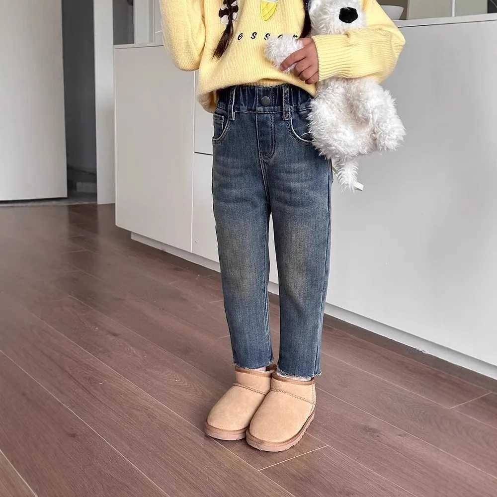 1-8Y Girls Winter Warm Jeans Thicken Velvet Button Decoration Kids Girls Skinny Trousers Vintage Soft Cotton Toddler Girls Pants Z250220