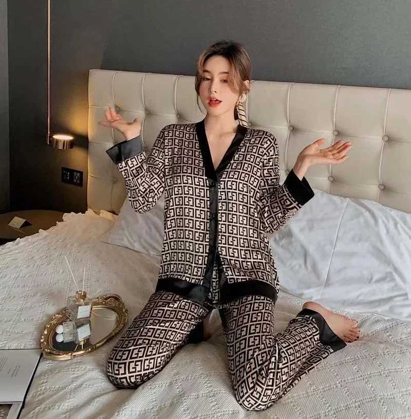 Womens Pajamas Set V Neck Design Luxury Cross Letter Print Spwear Silk Like Home Clothes XXL Large Size NightwearXJ250220