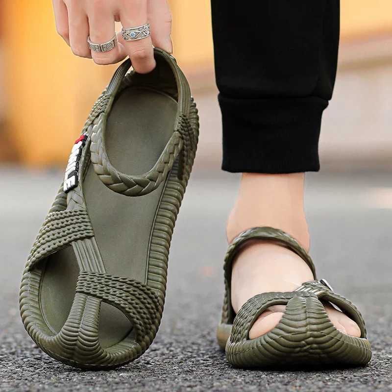 New Arrival large size high quality mens Eva straw sandals flat light outdoor beach shoes T250220