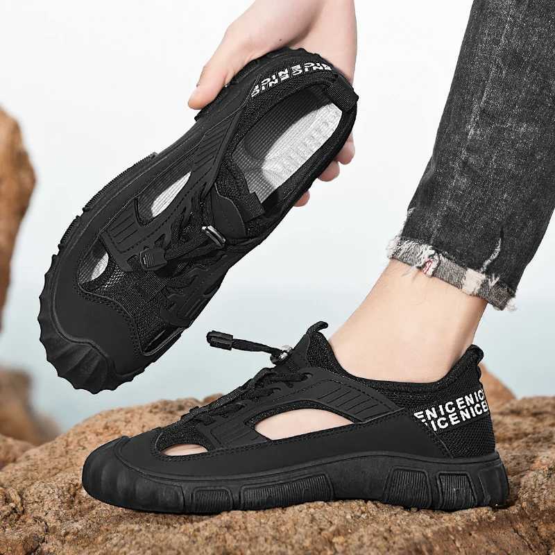 New Arrival 2025 Summer Man Sandals Mesh Perforated Breathable Outdoor Anti Slip Beach Thick Sold Lazy Fashion Casual Sandals for Men T250220
