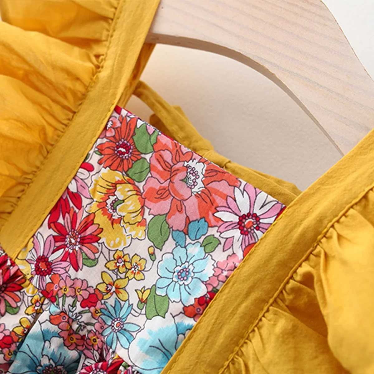 Summer New Girl Baby Strap Dress Fragmented Flower Childrens Sleeveless Princess Dress 0-3 Year Old Newborn Comes with Hat X250220