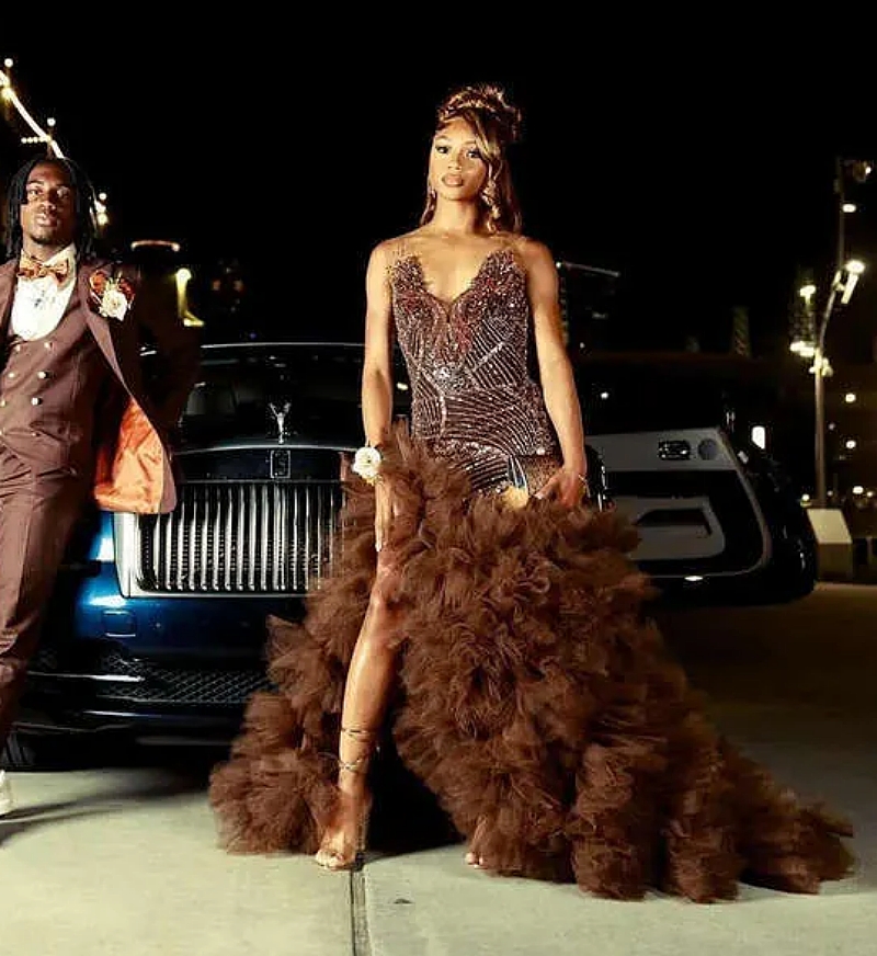 2025 Luxurious Beaded African Prom Dresses Side High Slit Sexy Pageant Party Dress Tiered Coffee Tulle Glitter Sequins Evening Gown Special Occasion W