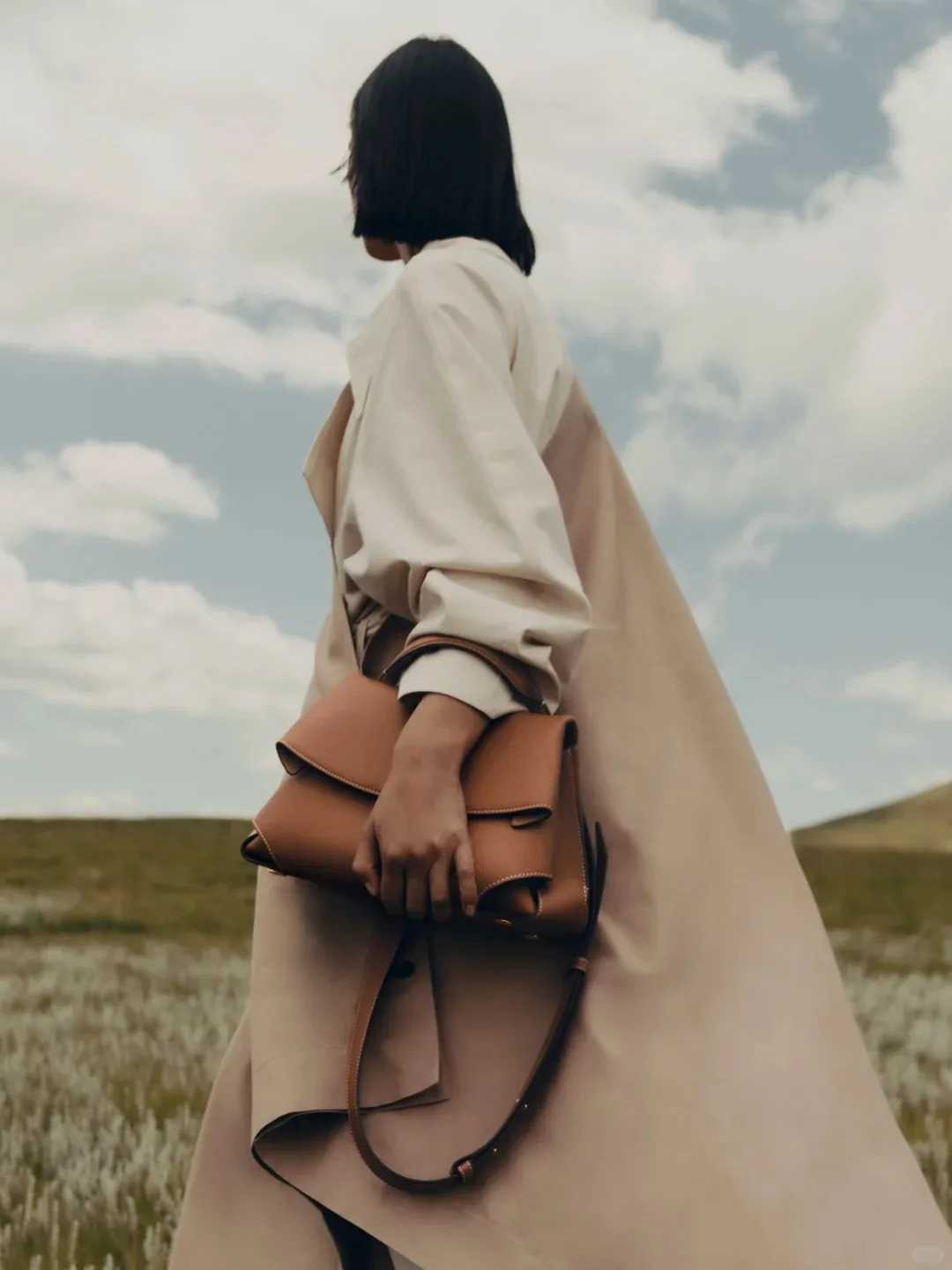 Genuine leather smile bag Mokiki pleated design single shoulder large capacity portable cross bag Z250324