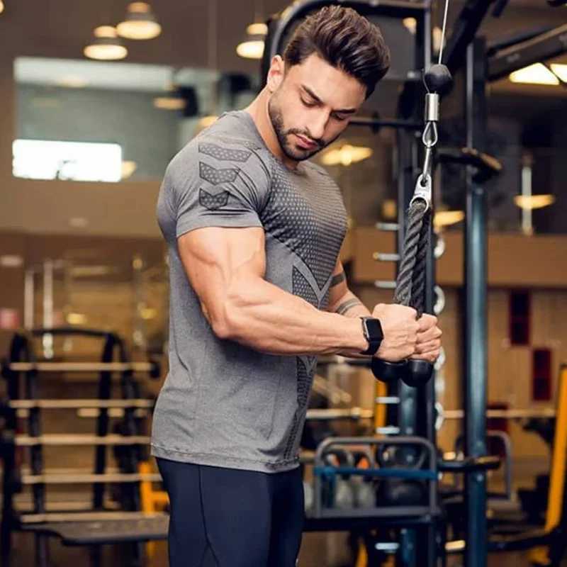 2024 mens running sports T-shirt training fast drying tight short sleeved shirt fitness compression T-shirt top mens clothing W250220