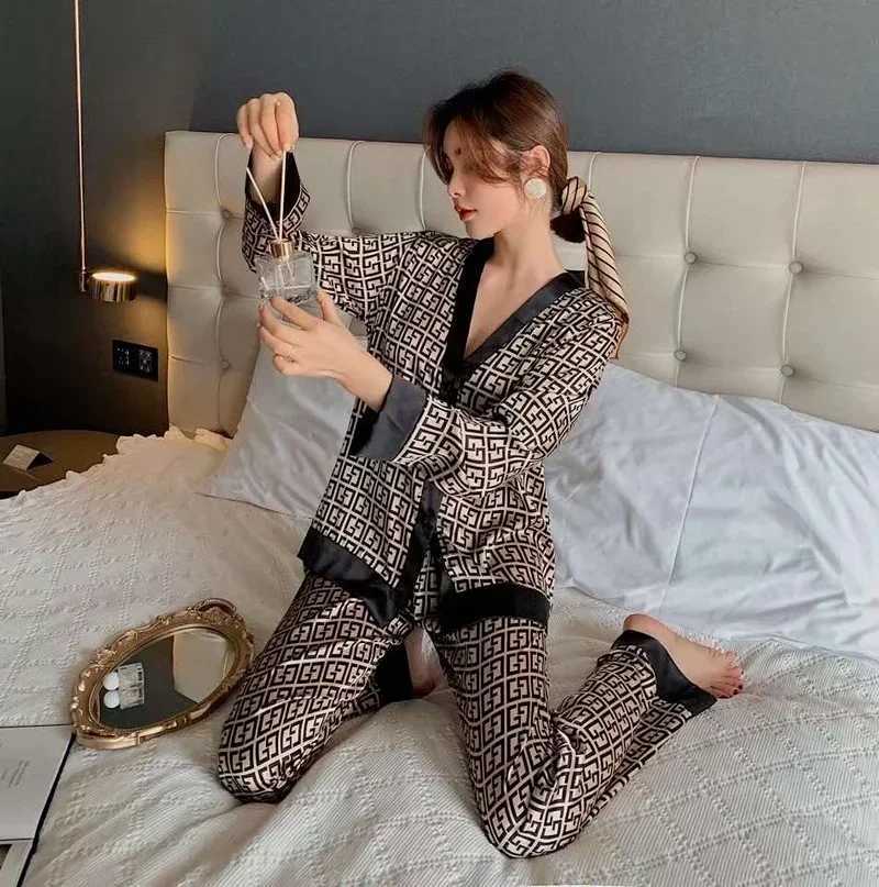 Womens Pajamas Set V Neck Design Luxury Cross Letter Print Spwear Silk Like Home Clothes XXL Large Size NightwearXJ250220
