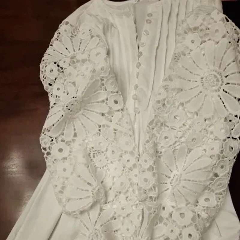 Fashion Long Sleeve Lace Blosue Hollow Out V Neck Woman Tops Casual Slim White Shirt Solid Pleated Vintage Blouses Women 24815