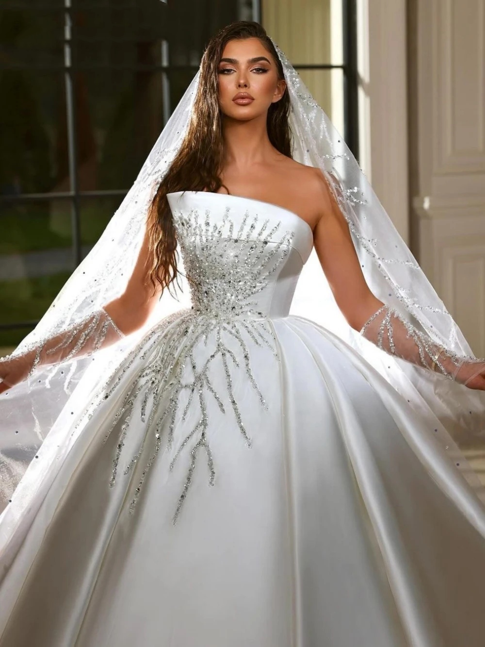 Gorgeous A e Women Wedding Strapless Sleeveless Bridal Gowns Sequins Appliques Sweep Train Dress Custom Made vestidos de novia