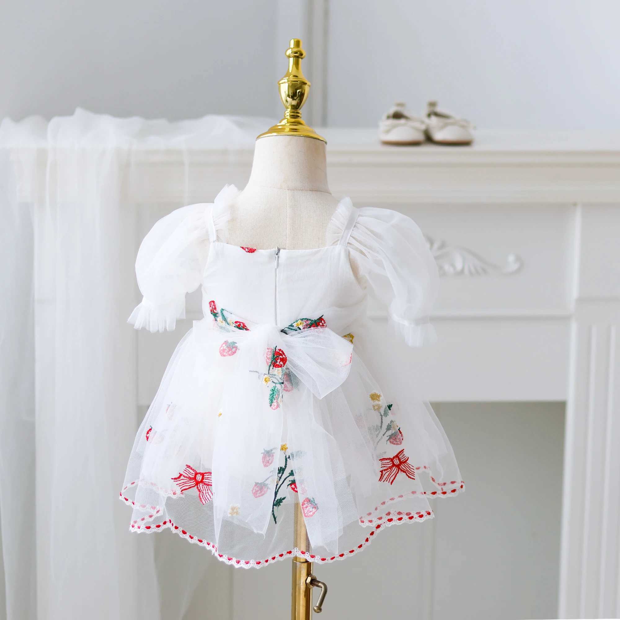 2025 Summer Baby Puff Sleeve Sweet Cute Princess dress Baby Girl Big Bow Strawberry Embroidered Mesh Wrap Skirt for Going Out Pa X250220