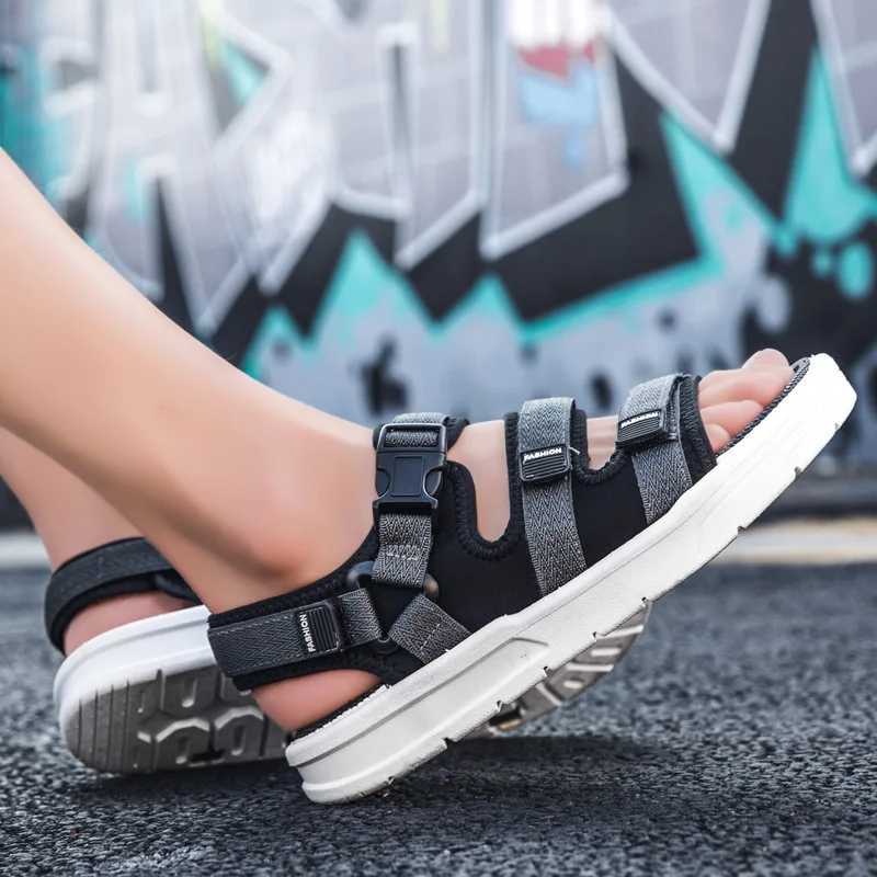 New Arrival Mens sports sandals summer beach slide shoes outdoor hiking thong slippers T250220
