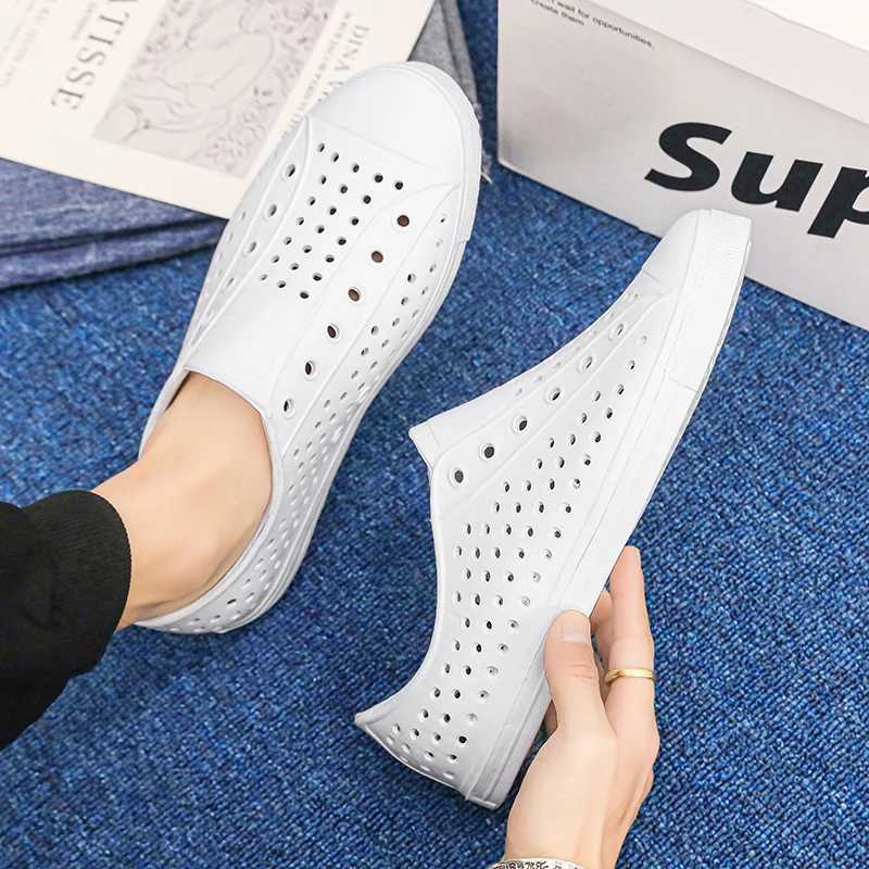 New Arrival New Beach Sandals Mens Anti slip Hole Sandals Work Shoes Summer Garden Shoes Water Shoes Soft and Comfortable Outdoor Shoes T250220