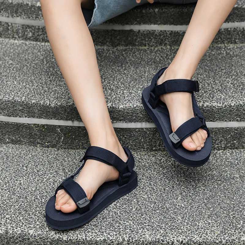 New Arrival New Summer Men Shoes Classic Men Soft Sandals Breathable Roman Style Male Canvals Beach Sandals Water Shoes Large Size 46 T250220