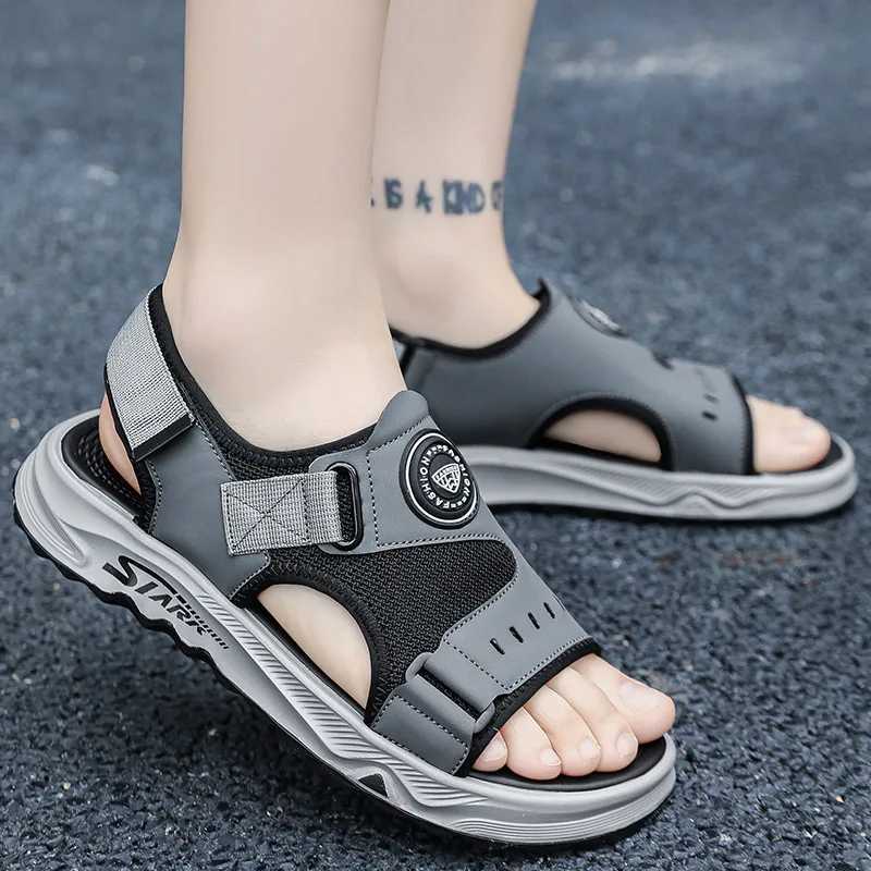 New Arrival Mens casual sandals summer outdoor soft soled breathable beach shoes fashionable student sports shoes anti slip walking sandals T250220