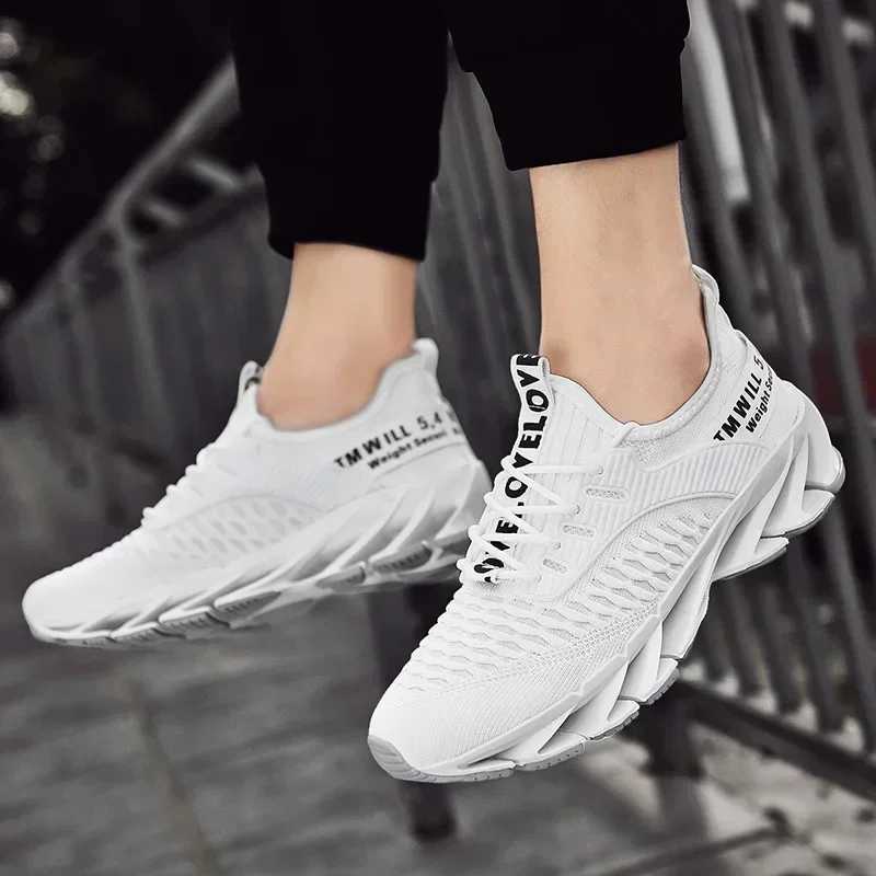 New lightweight mens running shoes comfortable and breathable mesh sports shoes Fi mens casual shoes breathable mesh shoesXJ250324