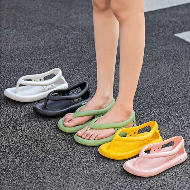 New Arrival Mens Non-slip Flip Flops Hollow Out Slippers Thick Platform Women Shoes Summer Outdoor House Couples Bathroom Soft Slippers Flats T250220