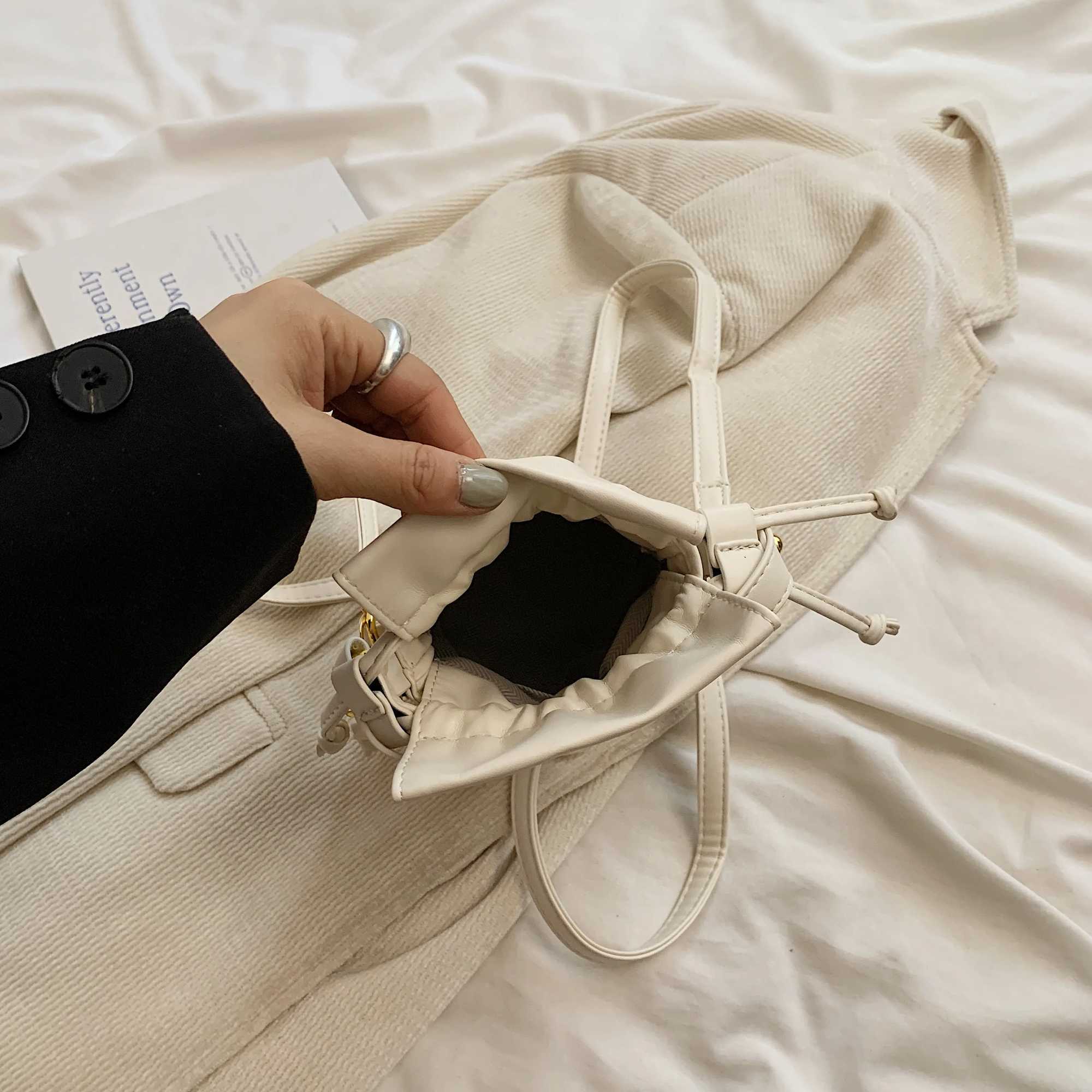 Advanced Lingge Womens Bag 2024 New Small perfume Style Handheld Bucket Bag Fashion One Shoulder Cross Body Bag Y250319