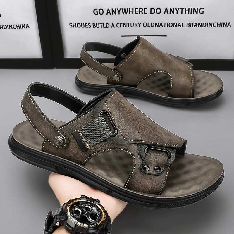 New Arrival Sandals men casual wear dad dual-use slippers men middle-aged beach shoes T250220