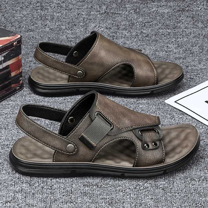 New Arrival Sandals men casual wear dad dual-use slippers men middle-aged beach shoes T250220