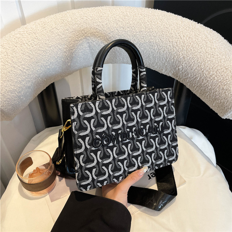 Designer Shoulder Bag Free Shipping New Tote Bags For Womans Handbag Simple Fashion Women Latch Crossbody Free shipping