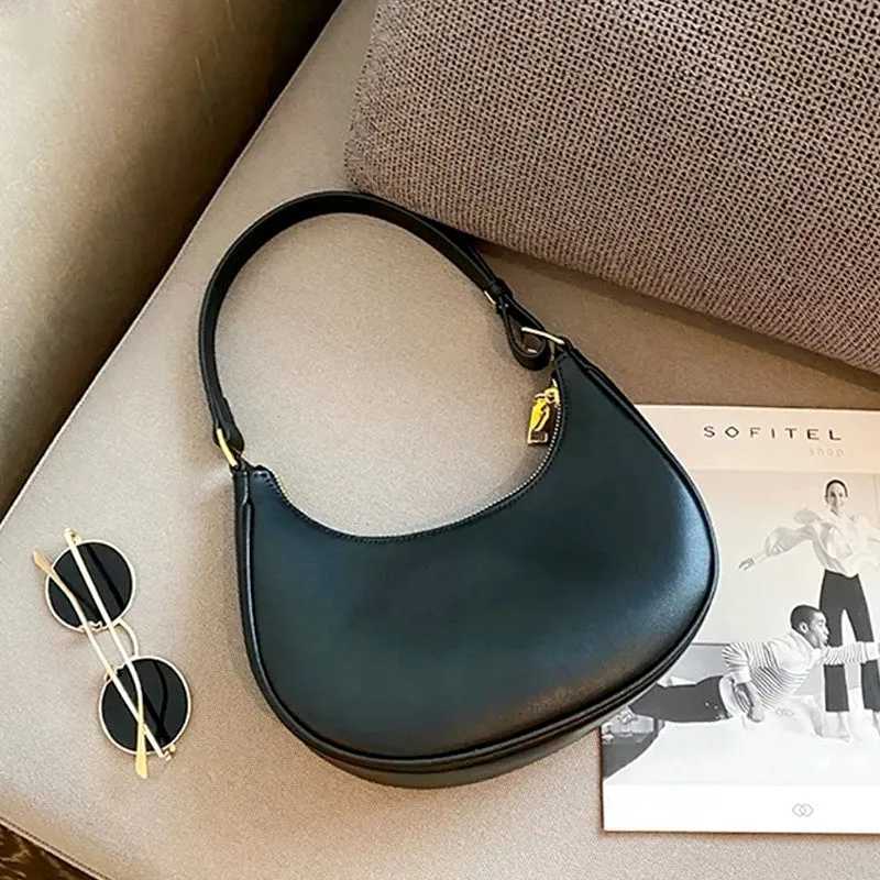 New Arrival CluTCh handbag solid color leather armpit shoulder bag casual womens bag shopping handbag luxury homeless bag T250318