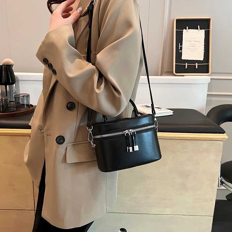 High end PU solid color shoulder bag storage bag stylish large capacity can hold cosmetics jewelry mobile phones Y250319