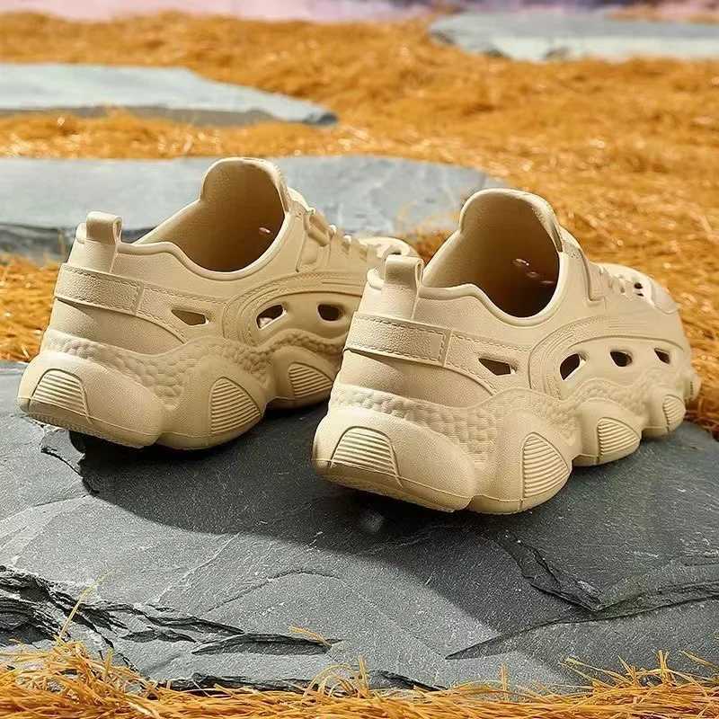 New Arrival Trendy Mens Sandals Outdoor Wear Thickened Anti-slip Wear-resistant Fashion EVA Moulded Couples Clog Shoes T250220
