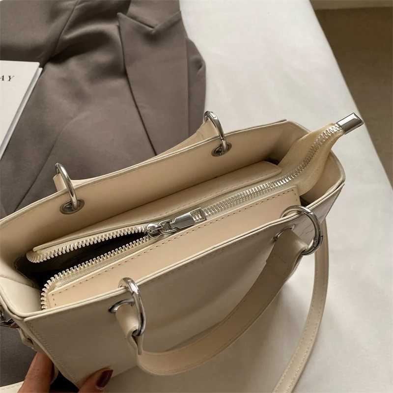 Womens Bag 2024 New French Fairy Style Handbag Fashionable Pearl Beaded Small Print One Shoulder Crossbody Bag Trend Y250220