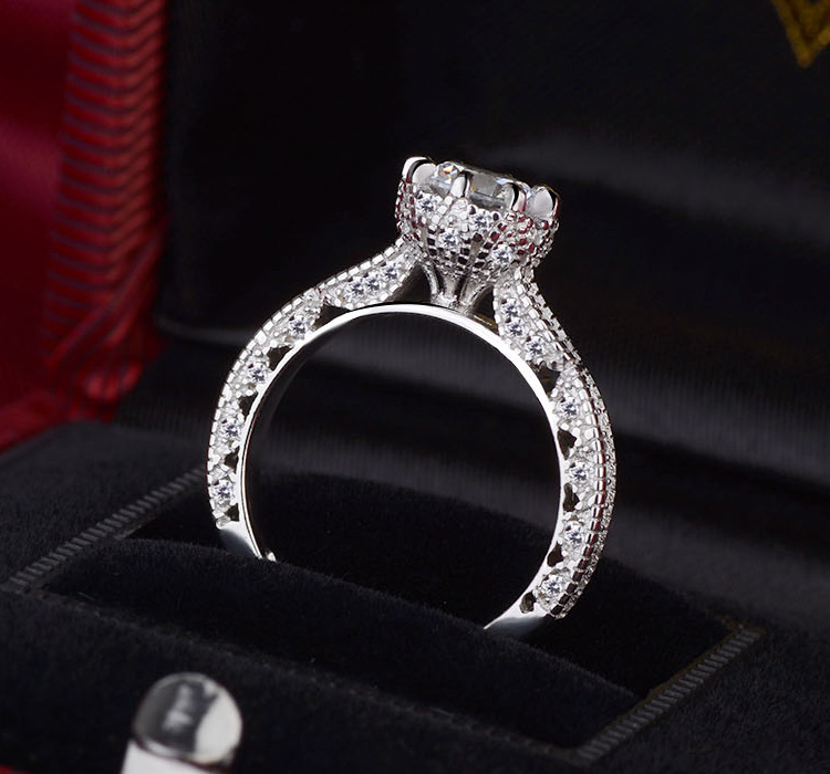 Choucong Brand Wedding Rings Luxury Jewelry 100% Real 925 Sterling Silver Round Cut White Moissanite Diamond Party Eternity Hollow Women Crown Ring Gi