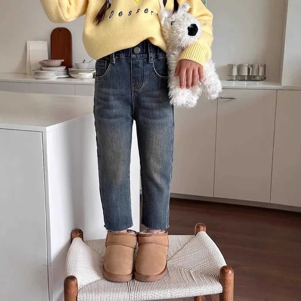 1-8Y Girls Winter Warm Jeans Thicken Velvet Button Decoration Kids Girls Skinny Trousers Vintage Soft Cotton Toddler Girls Pants Z250220