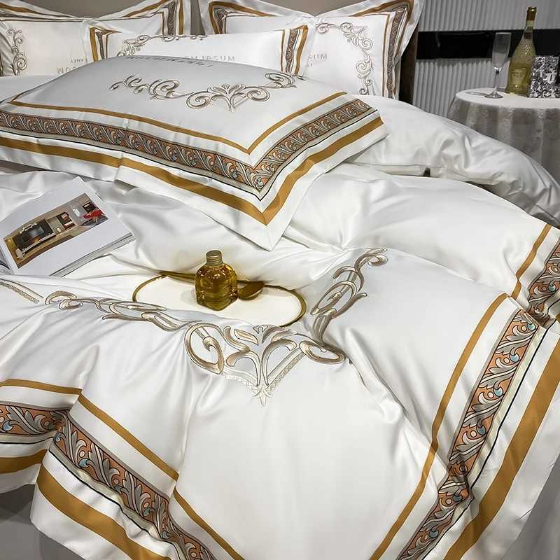 European Style Gold Edge Embroidered Bedding Set Luxury White Satin Cotton Duvet Cover Bed Sheets Pillowcases King Queen SizeXJ250220