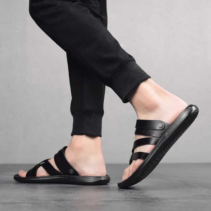 New Arrival Outdoor Beach shoes men Flip Flops fashion breathable Summer Light genuine leather Casual Shoes Slides Black Sandal men T250220
