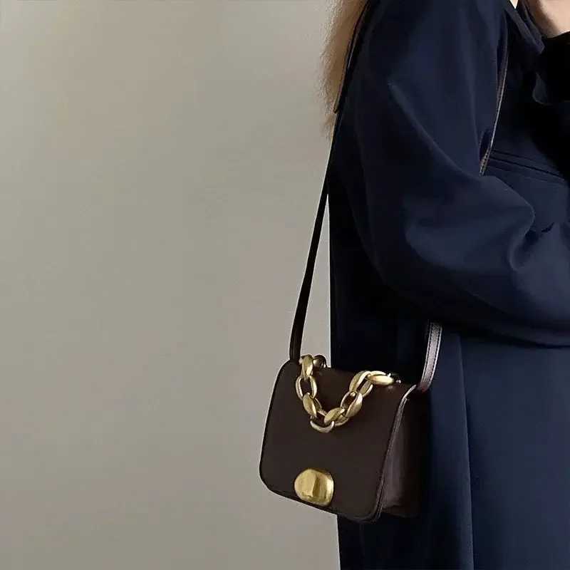 Handbags Niche Design Sense Clutch Bag for Women 2023 New Fashion Square Crossbody Bag Temperament All Match Chain Bag Z250220