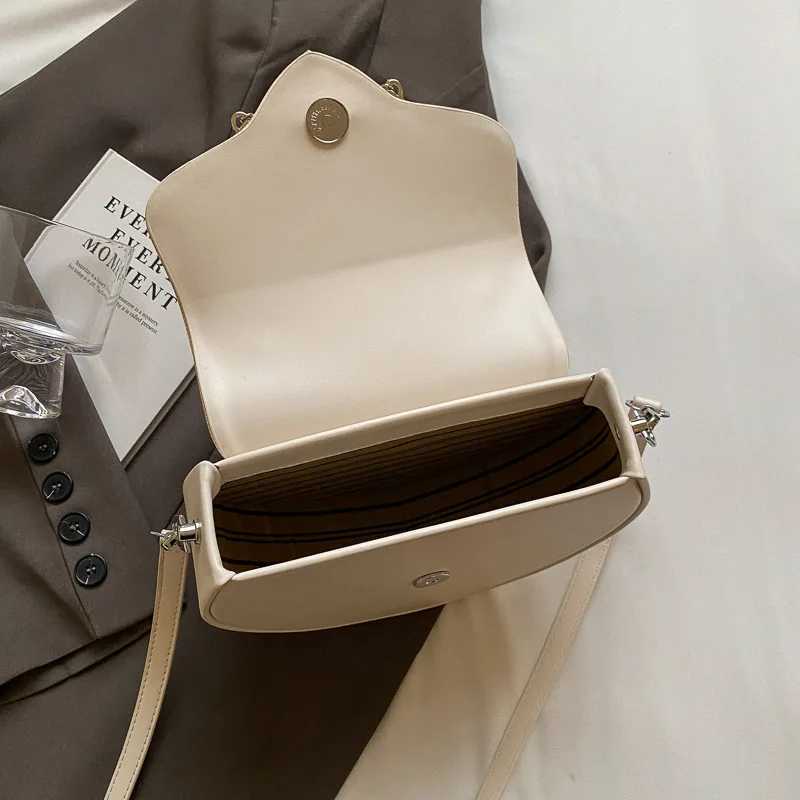 White and black heart-shaped girls heart handbag 2024 new trend fashion niche design crossbody bag Korean popular shoulder bag Y250319