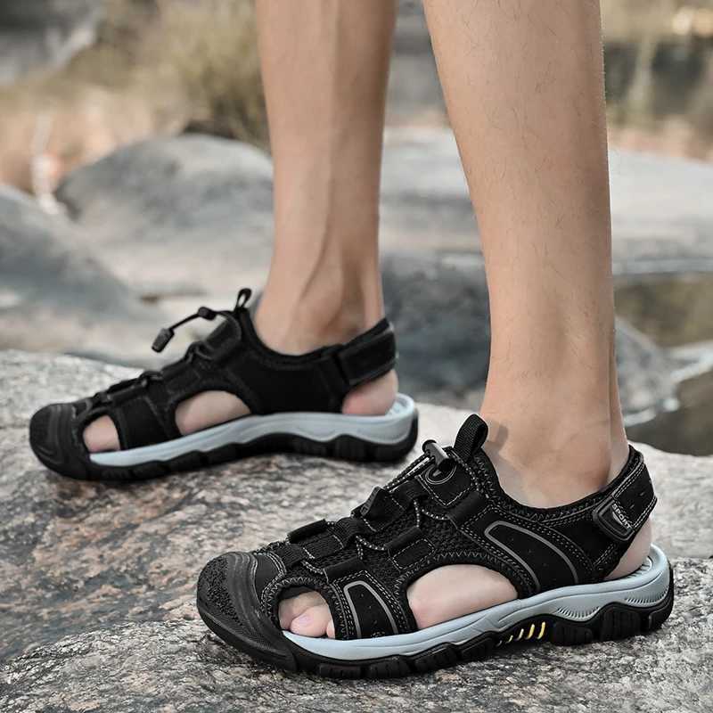 New Arrival Summer New Mens Sandals Mesh Breathable Beach Shoes Outdoor Non slip Soft soled Hiking Shoes Waterproof River Fishing Shoes T250220