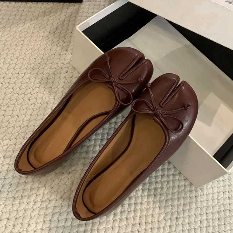 Brand new womens apartment soft ballet shoes slide on soft cushions Moccasins Tabi Ninja casual shoes MUJI womens shoes bow knot MUJI Y250220