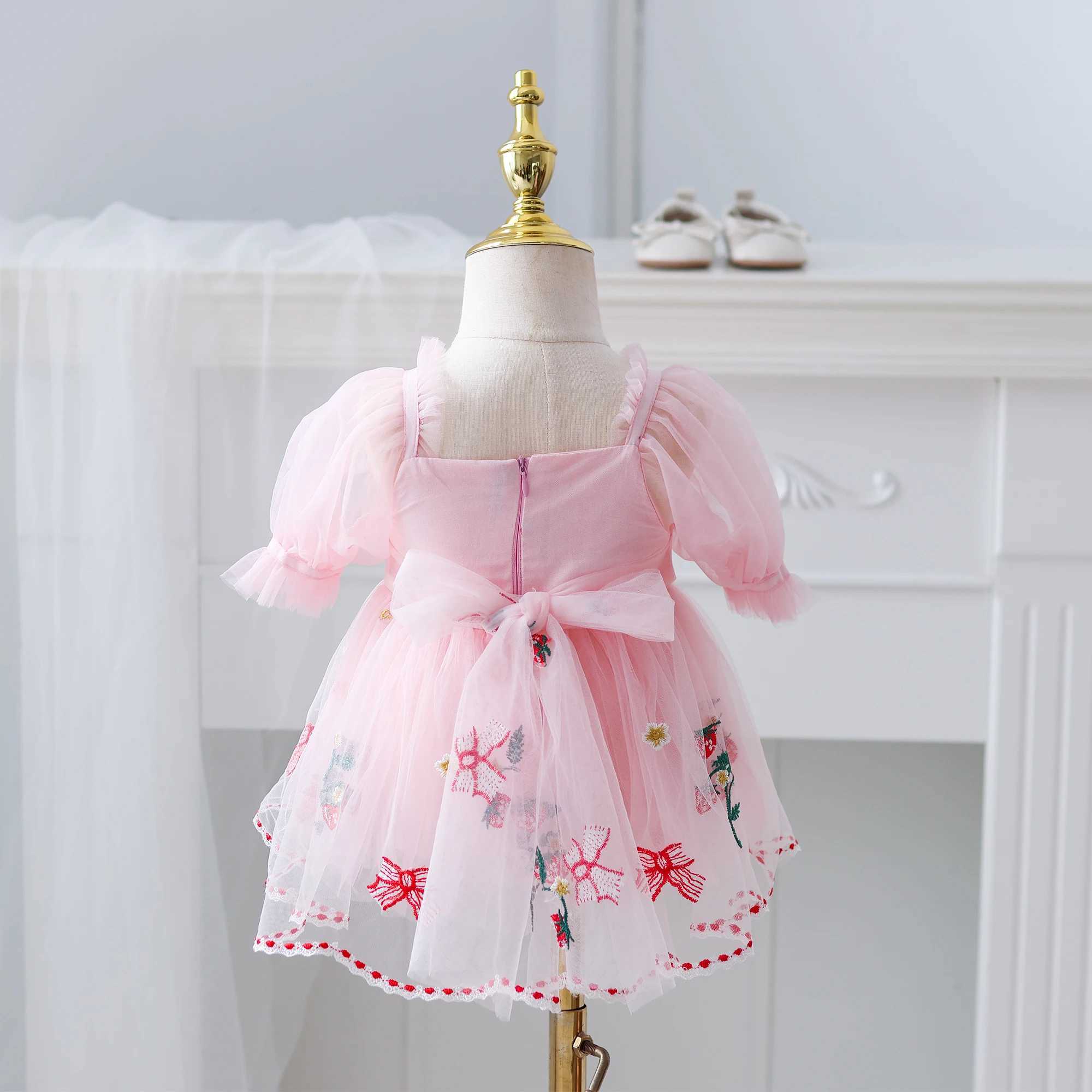 2025 Summer Baby Puff Sleeve Sweet Cute Princess dress Baby Girl Big Bow Strawberry Embroidered Mesh Wrap Skirt for Going Out Pa X250220