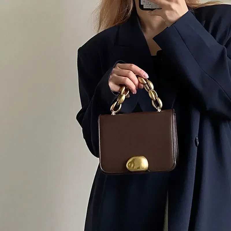 Handbags Niche Design Sense Clutch Bag for Women 2023 New Fashion Square Crossbody Bag Temperament All Match Chain Bag Z250220