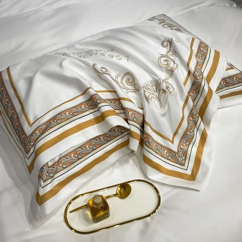 European Style Gold Edge Embroidered Bedding Set Luxury White Satin Cotton Duvet Cover Bed Sheets Pillowcases King Queen SizeXJ250220